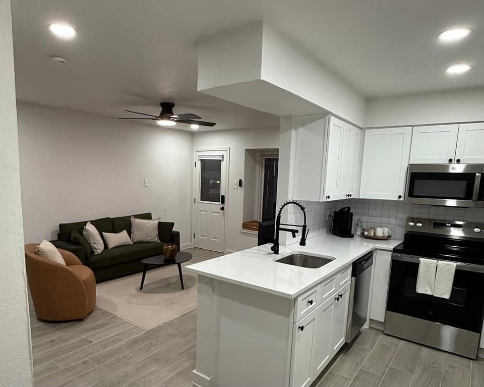 Full Kitchen 