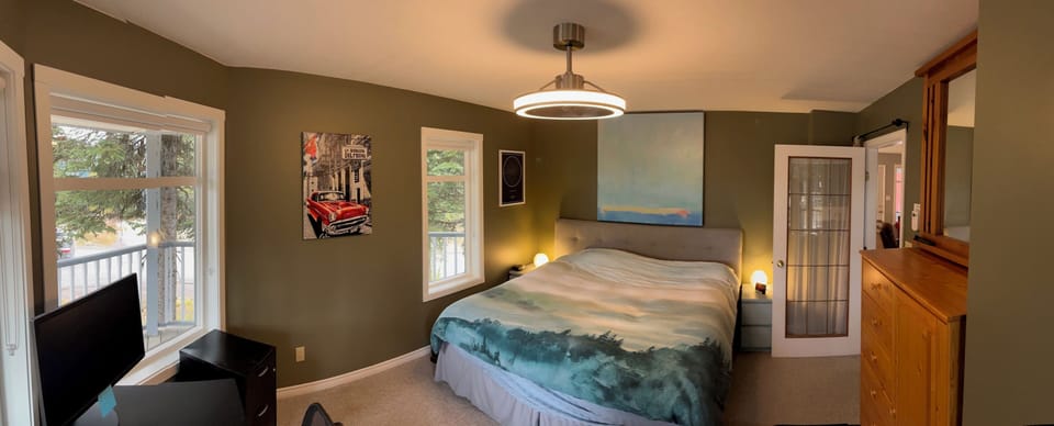 King Bedroom - Main Level with Desk 