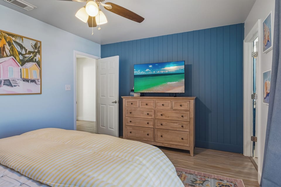 Large Samsung TV with streaming (3rd floor guest bedroom)