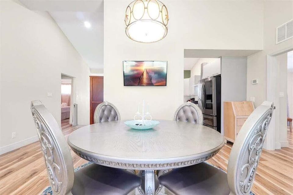 Share memorable meals in a bright, stylish space that flows perfectly into the kitchen and living areas for easy entertaining.