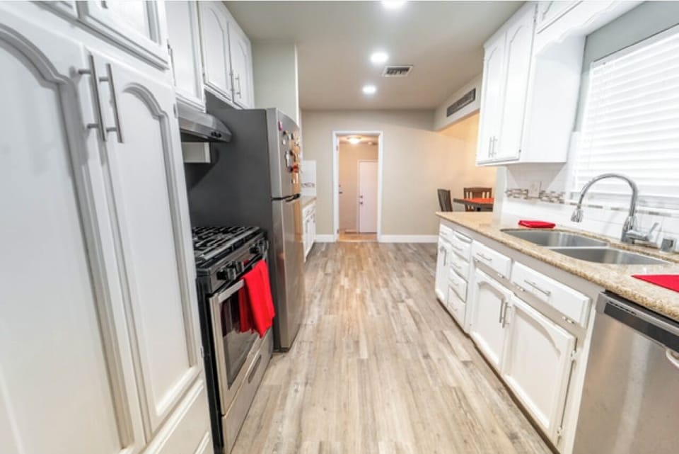 Fully equipped kitchen—cook, dine, and feel right at home.
