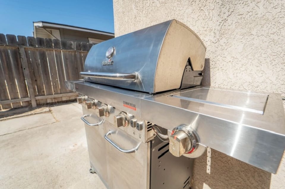 Grill your favorite meal without hassle. 