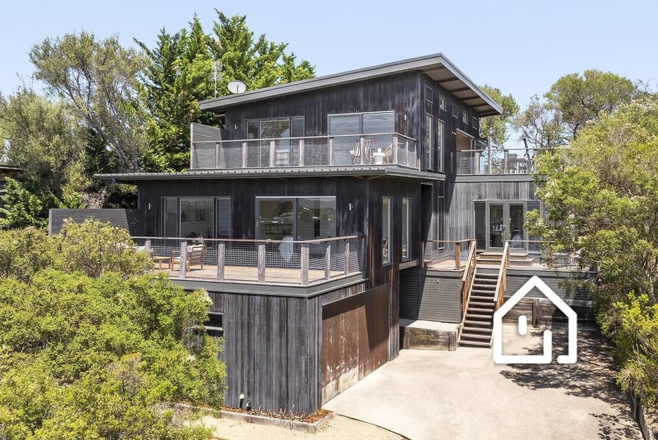 Nautilus Rise – Panoramic Bay & Coastal Views