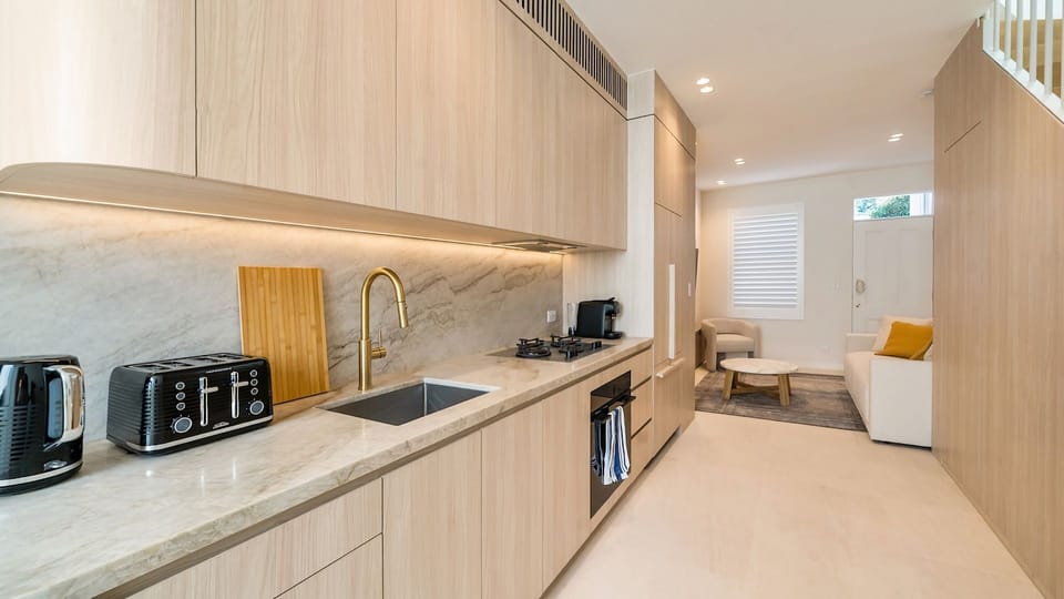 Full kitchen image 1
