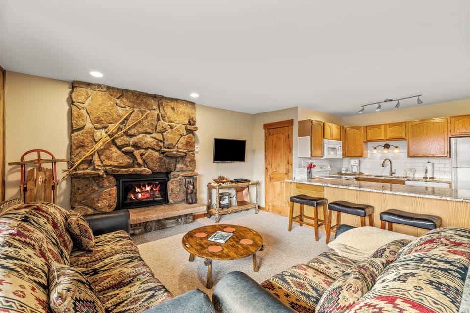 Living room/Breakfast Bar