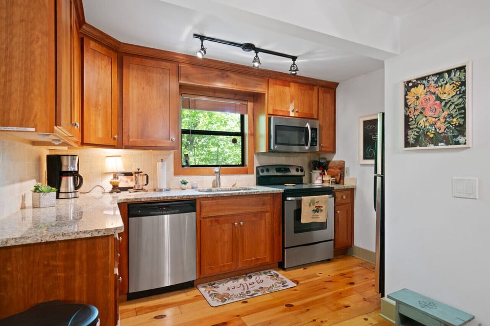 Cozy Corner - Entry Level Fully Equipped Kitchen