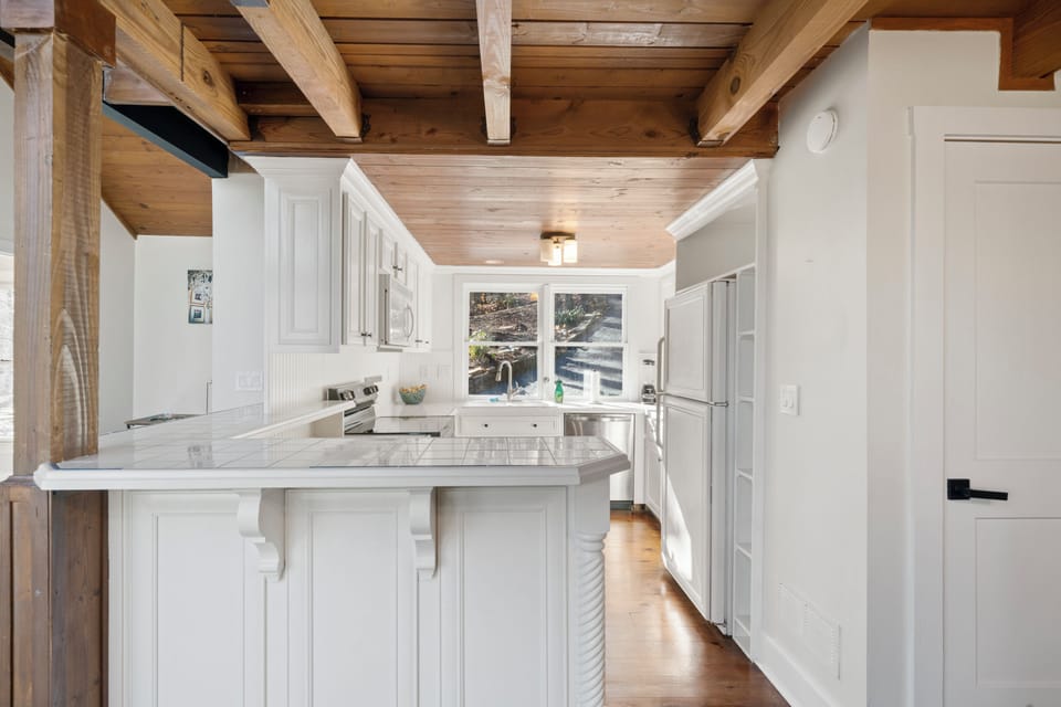 Mountain Retreat by The Stream - Entry Level Fully Equipped Kitchen