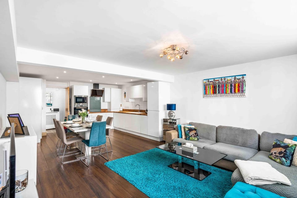 Modern open-plan space featuring a comfortable lounge and family dining area