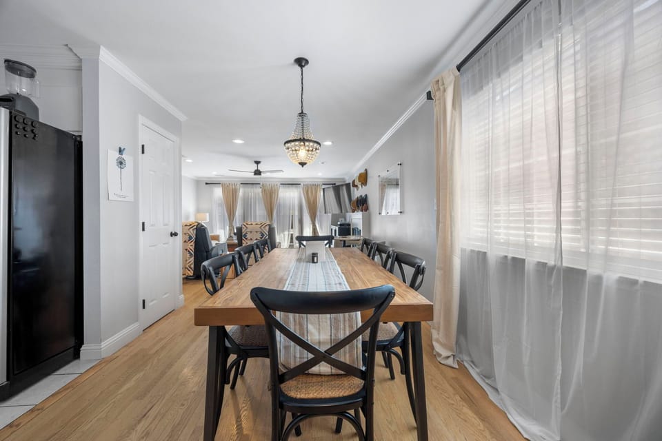 Comfortably seat eight diners at the gorgeous teak dining table.