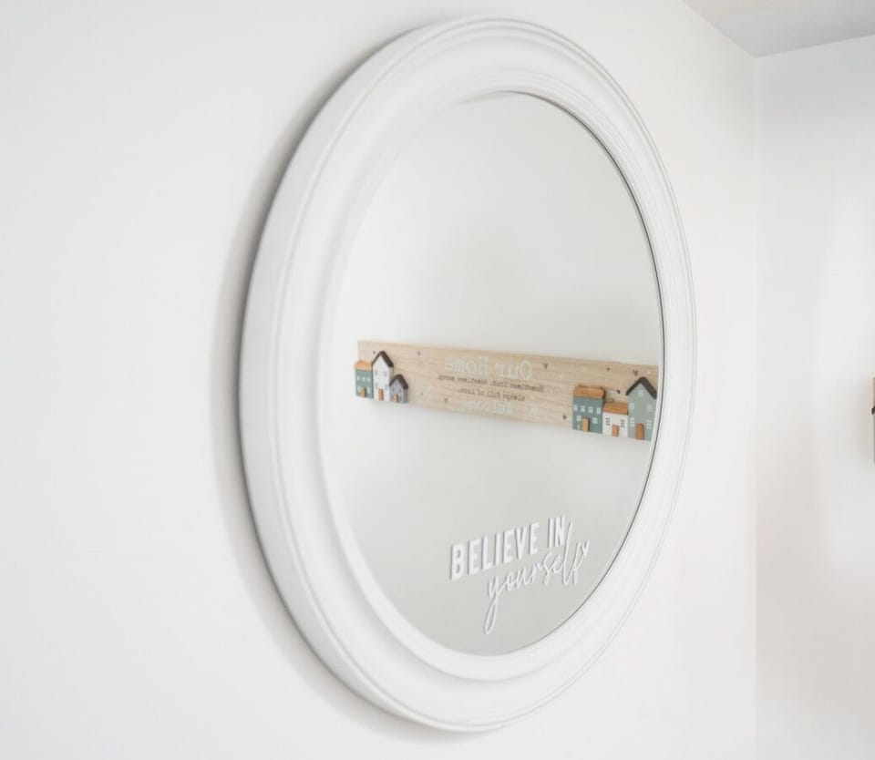 Framed motivational quote above the bed.