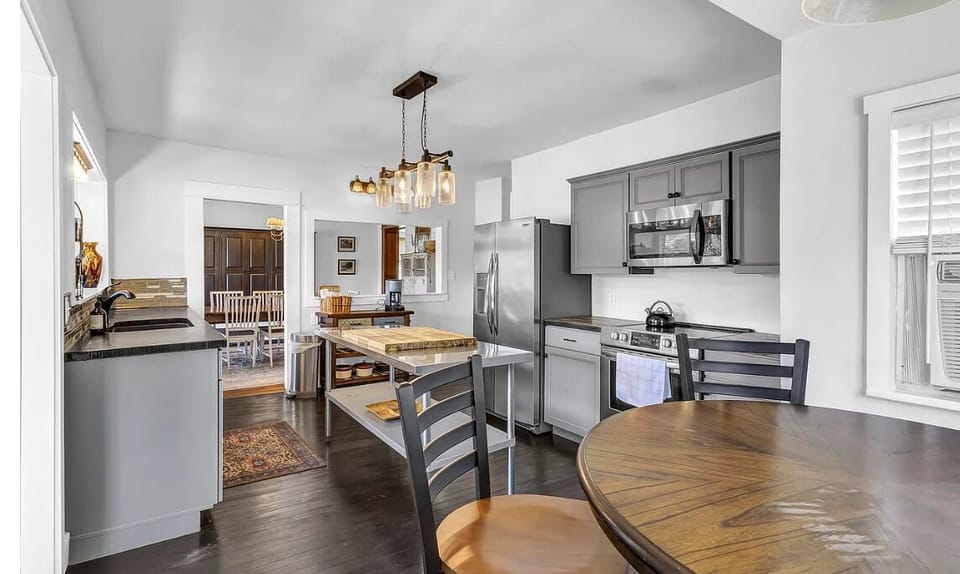 The well-stocked kitchen has plenty of room to prepare your meals. 