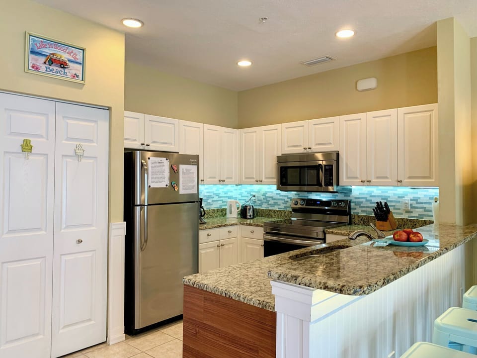 Fully Equipped Kitchen – Perfect for Family Meals & Entertaining