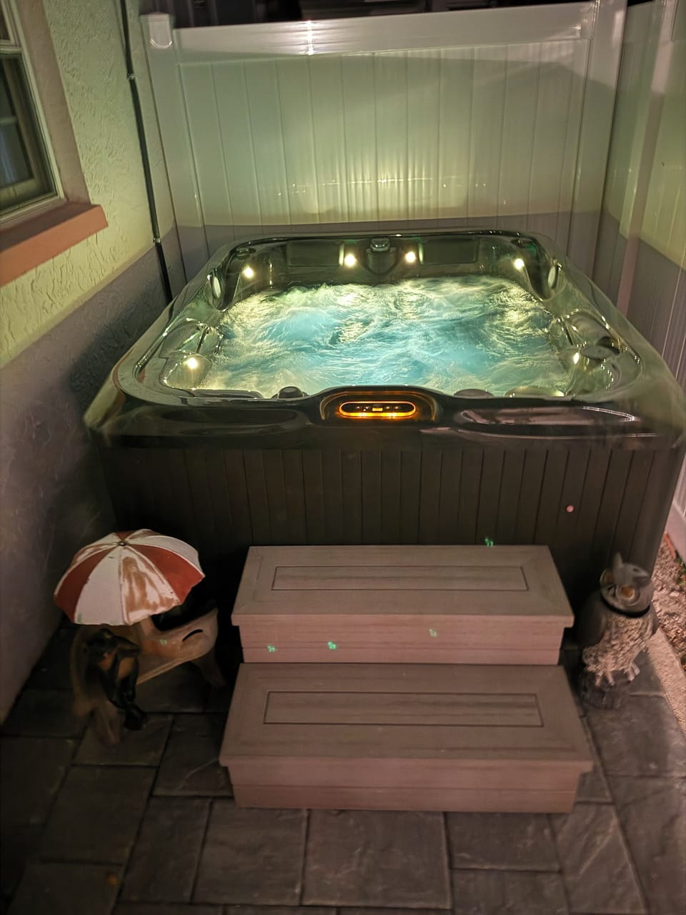 Outdoor spa tub