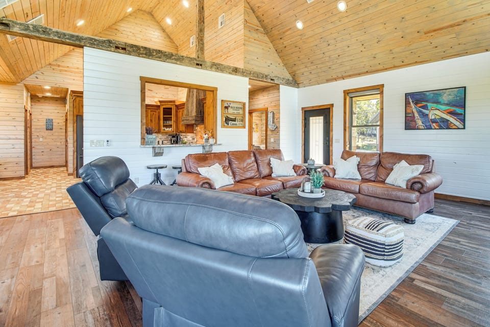 Living Room | 1st Floor | Smart TV | Wood-Burning Fireplace