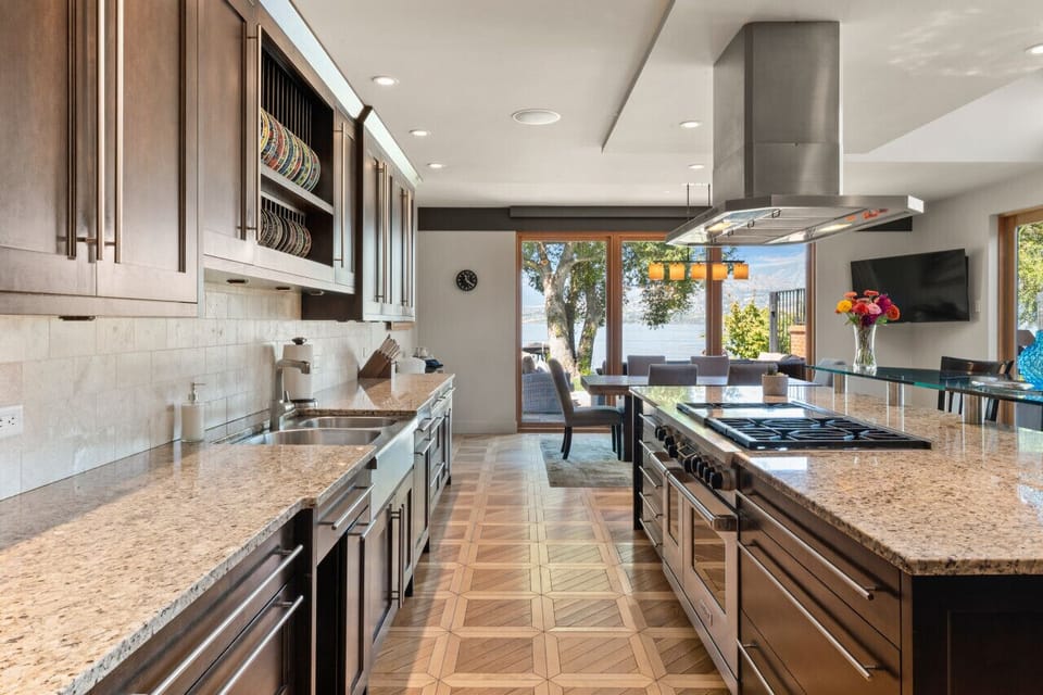Cook, dine, and unwind! Our fully equipped kitchen has everything you need for a delicious stay.