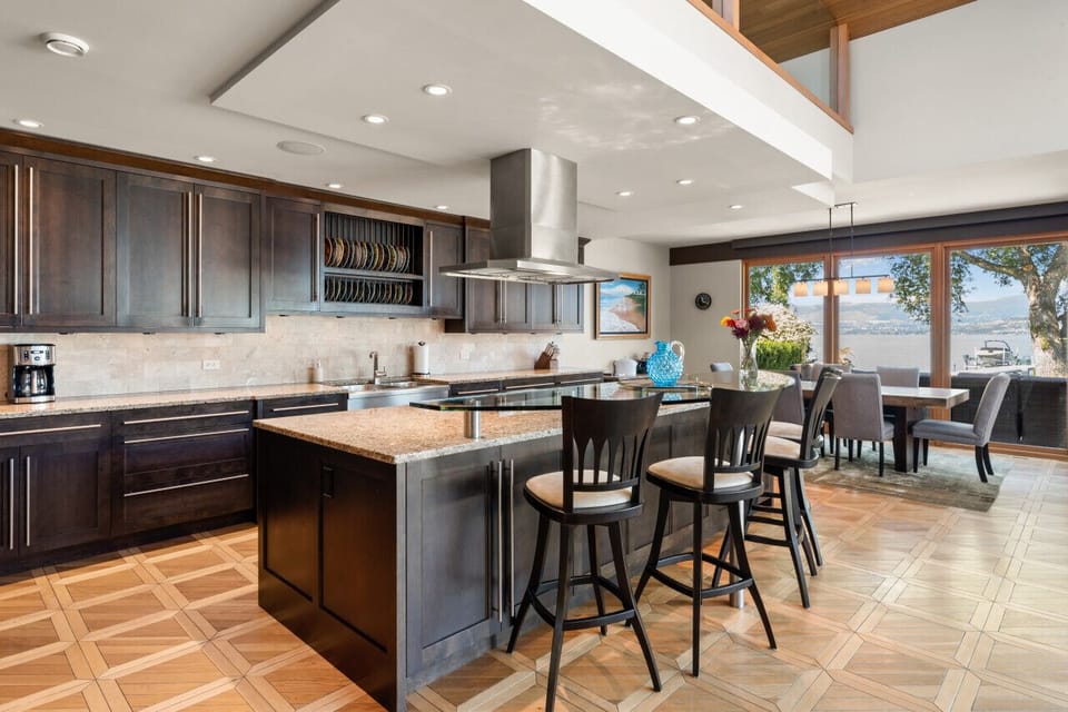 Cook, dine, and unwind! Our fully equipped kitchen has everything you need for a delicious stay.