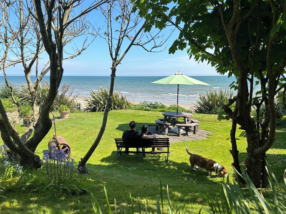 Superb beach side location, it doesn't get much closer.