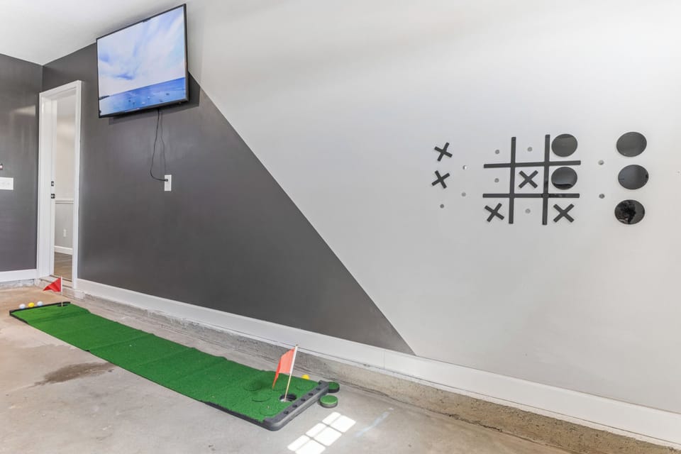 Garage/Gym/Game Room