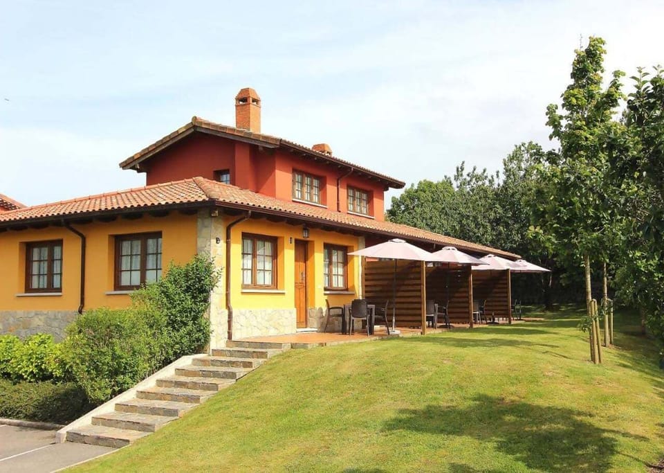 Property building,Garden,Balcony/Terrace,Floor plan,Garden view