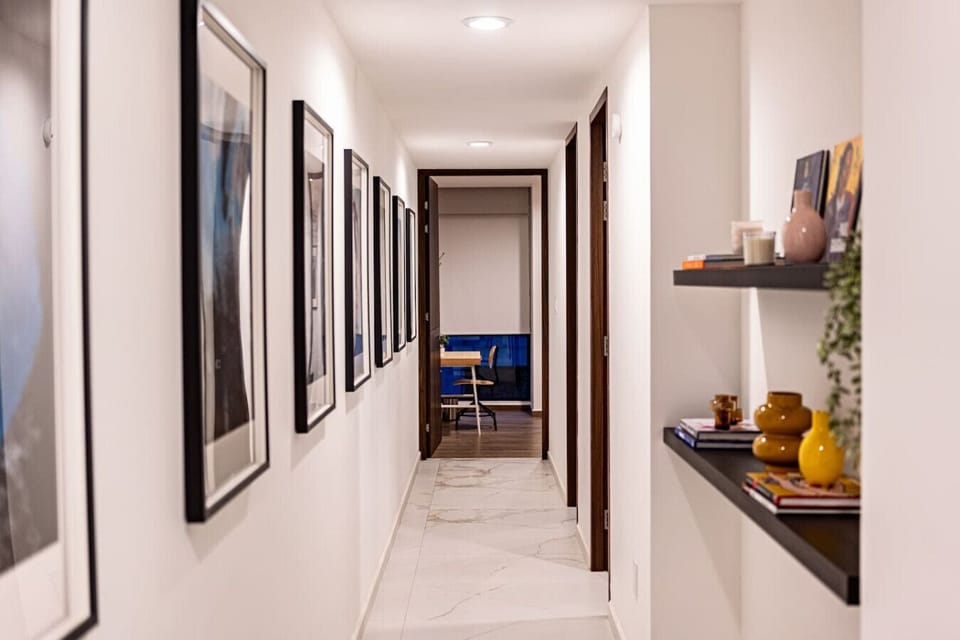 Navigate your group`s adventure, from shared laughs to quiet corners.