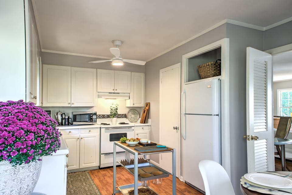 Whether you're whipping up breakfast or a gourmet dinner, it's fully equipped for any occasion.