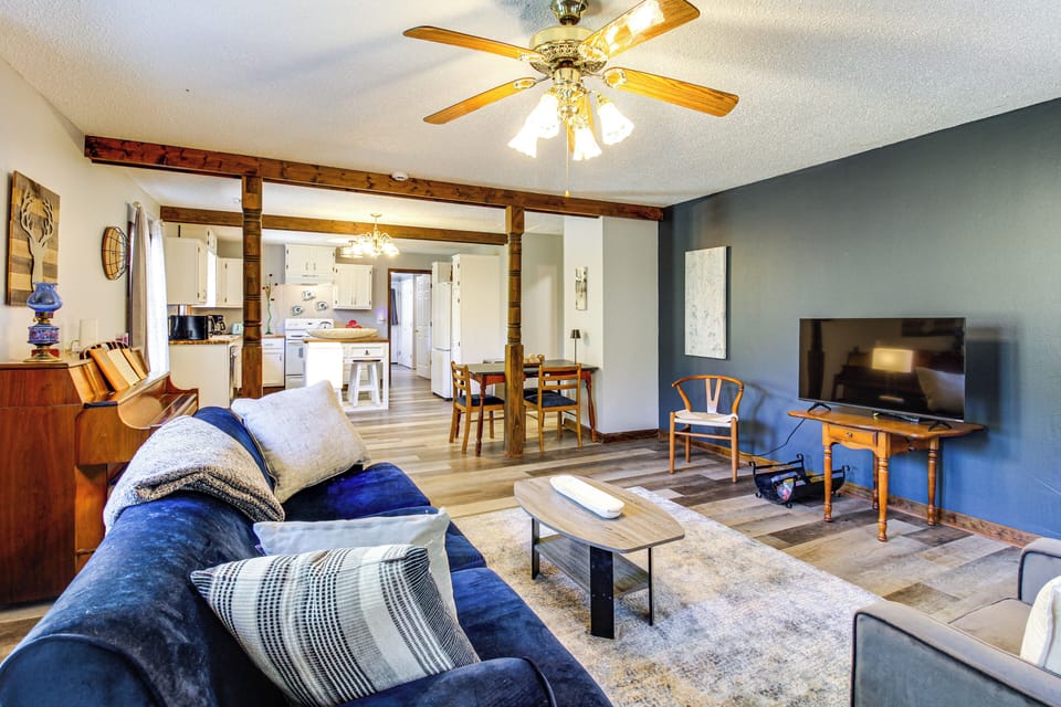 Living Room | Smart TV | Free WiFi