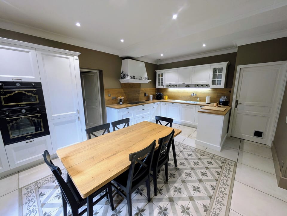 A Modern fully equipped kitchen just a coupe of metres from the lift.