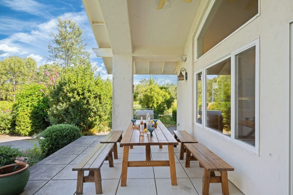 Al fresco dining.