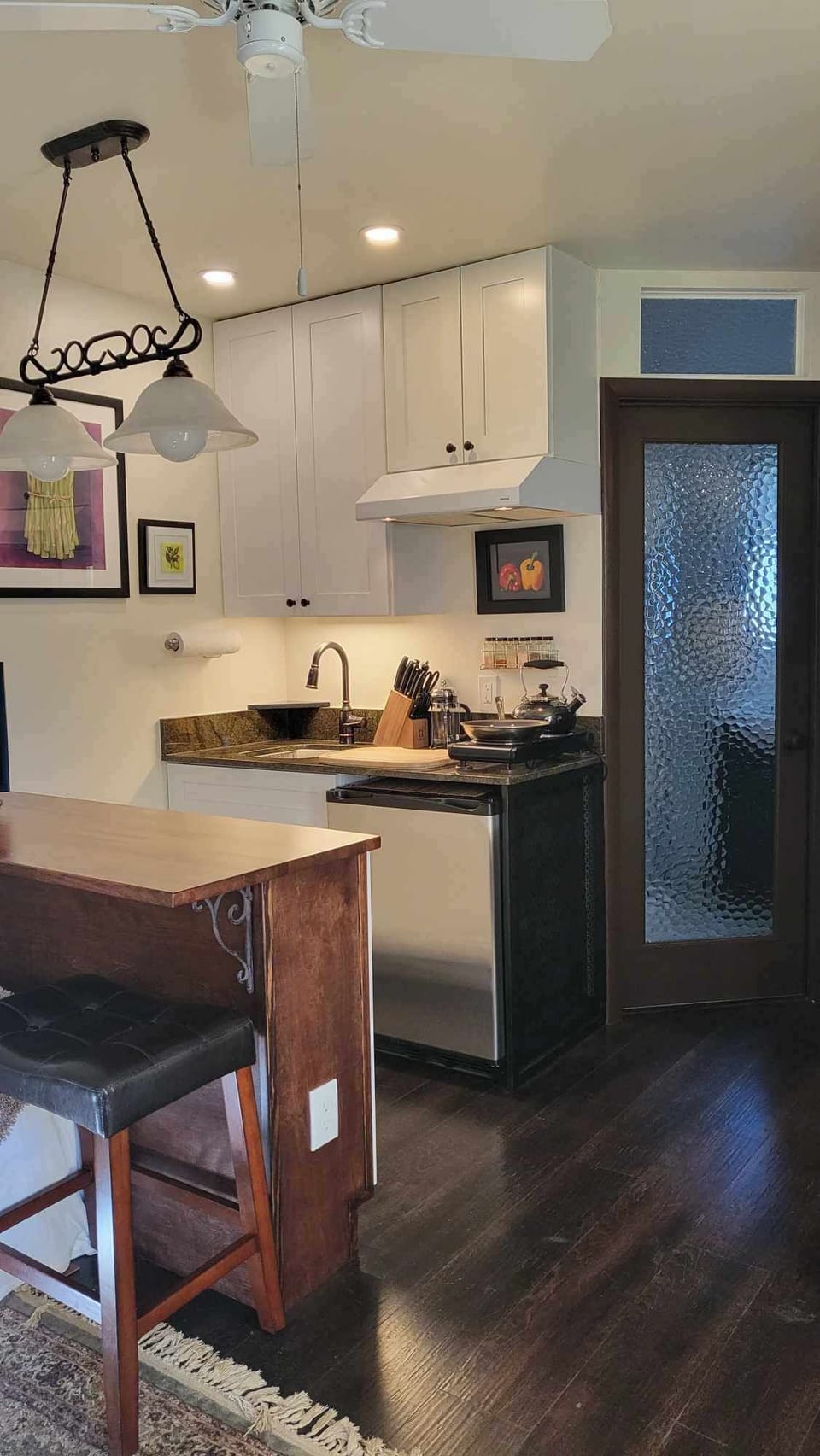 ully stocked kitchenette with modern essentials, perfect for cozy home-cooked meals.