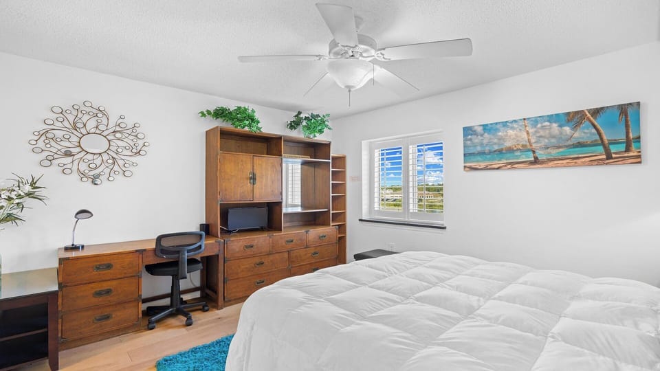 Queen Bedroom