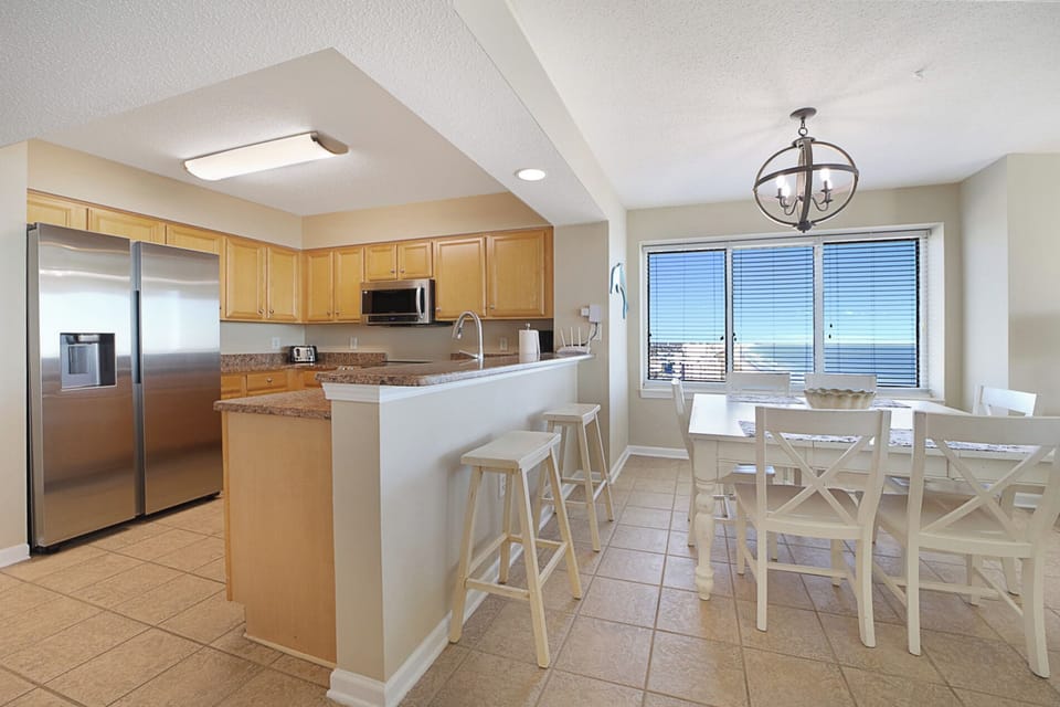 Dining and Breakfast Bar