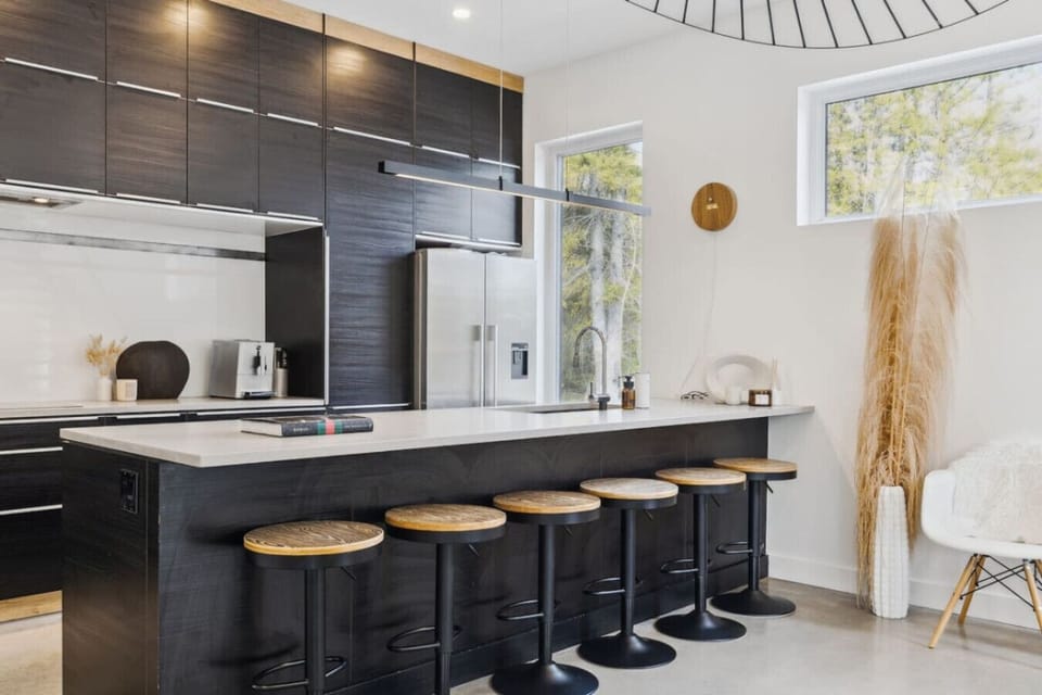 Cook your favourite meals in your sleek, full-equipped modern kitchen and gather around the spacious breakfast bar.