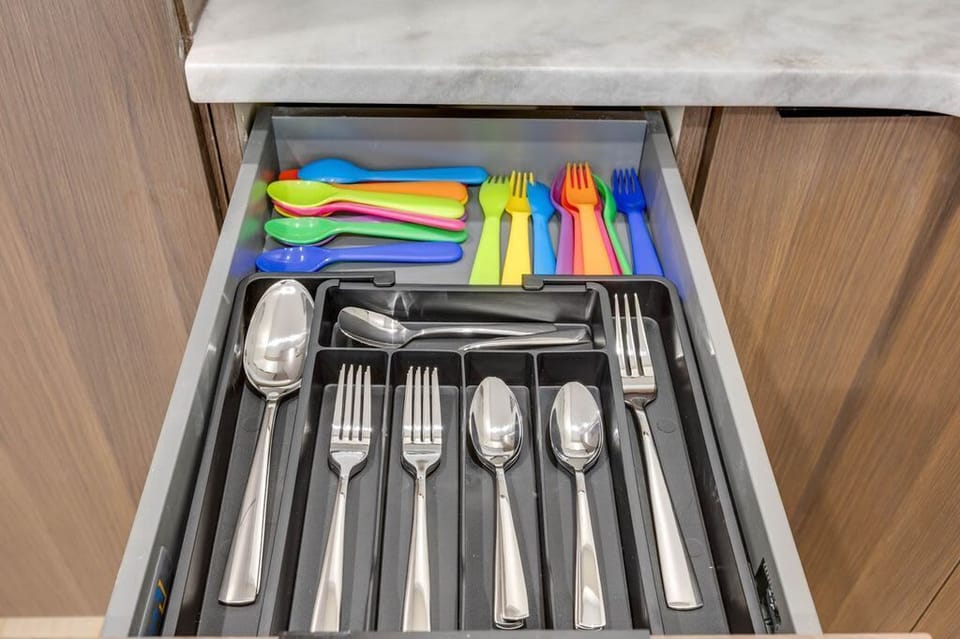 FULLY EQUIPPED KITCHEN: Stainless steel appliances, kid-friendly utensils, family dining space. Cook up memories in Philly! #FullKitchen #FamilyCooking