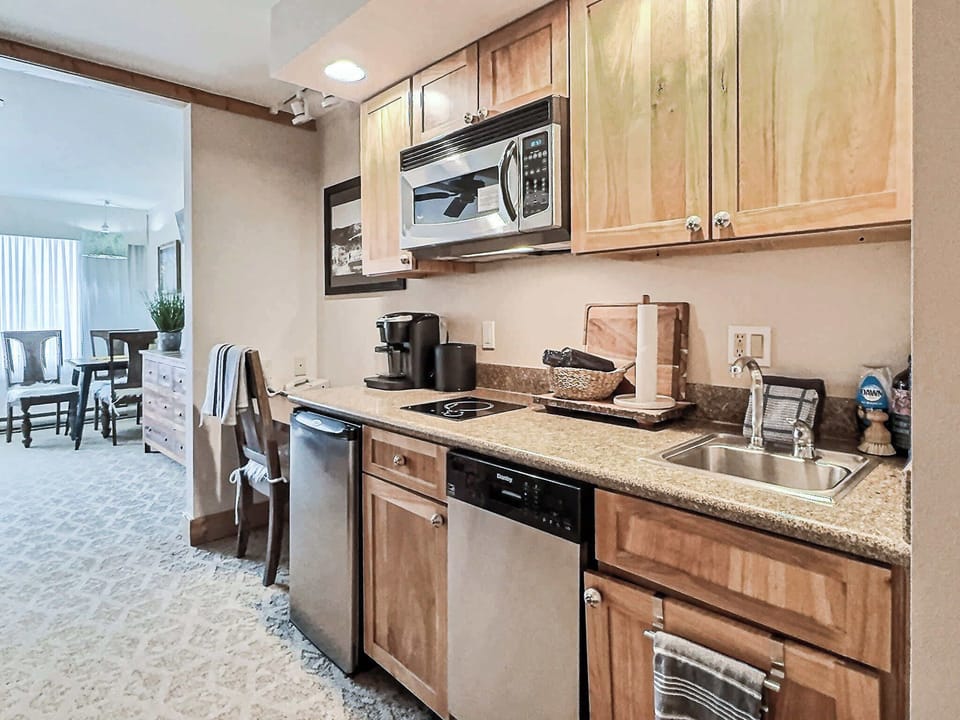 Kitchenette | Listed with @BookTraverse