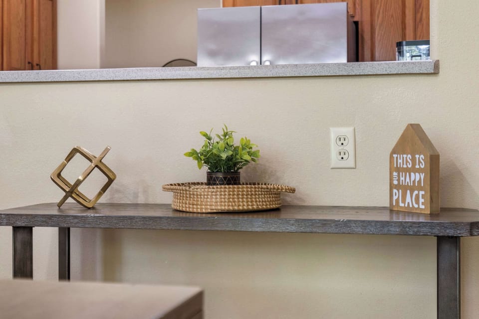 Make mealtime memories together at the dining table, with space for 6​