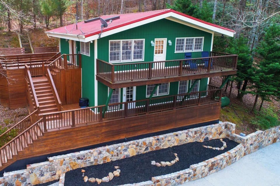 Wake up to views of downtown Helen in this bright, inviting retreat. Relax on spacious decks, unwind in peaceful outdoor spaces, and enjoy the easy, short walk to town where shops and dining await—your getaway begins the moment you arrive.