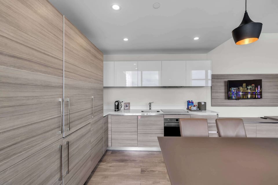 The open kitchen is well equipped for an unforgettable getaway​