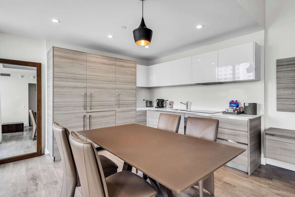 The open kitchen is well equipped for an unforgettable getaway​