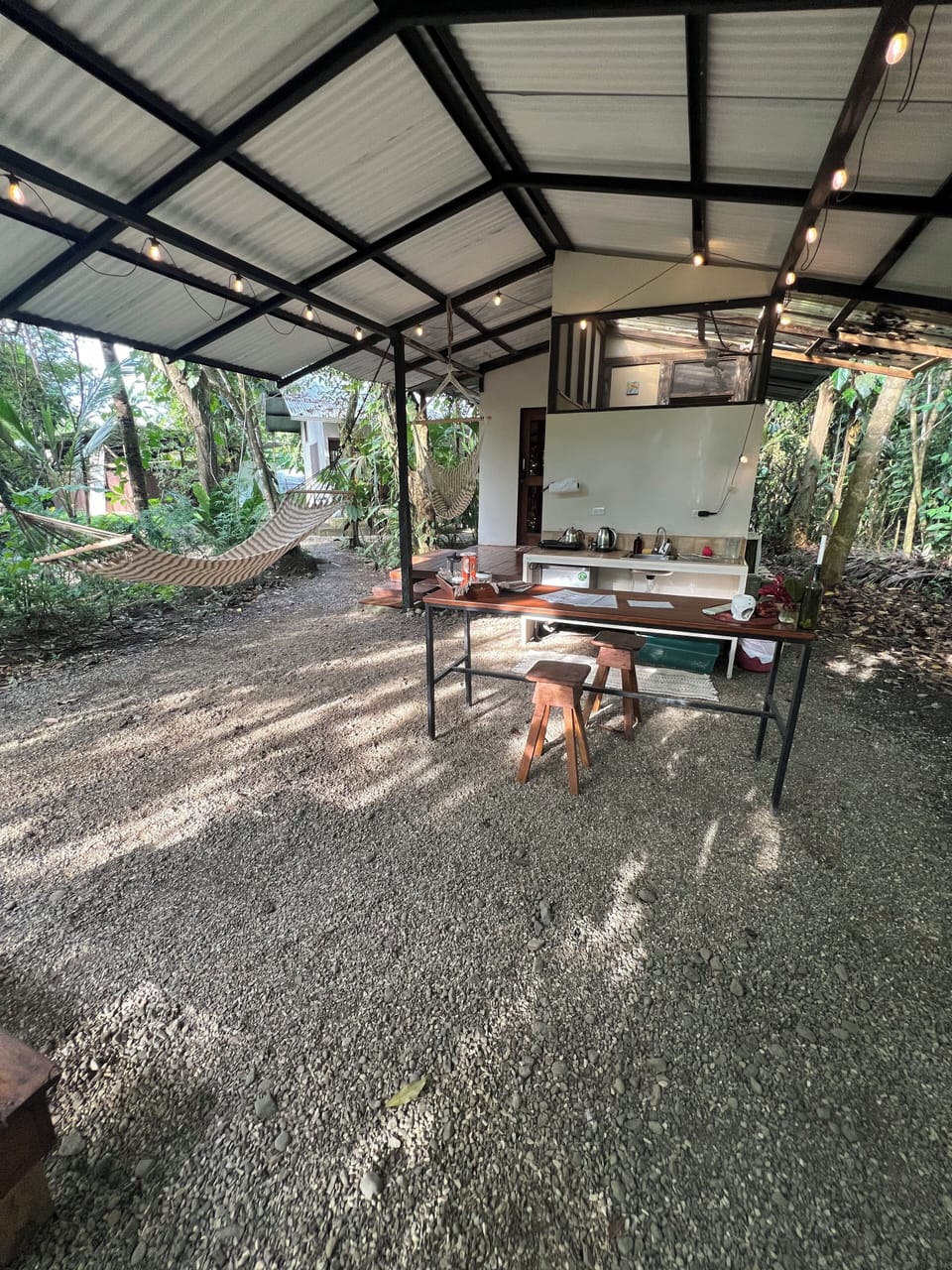 outdoor kitchen area 