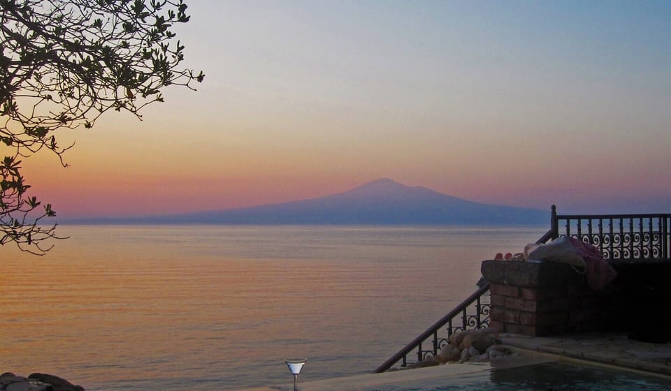 Dusk over Mount Etna, seen from the Jacuzzi at Estiva!