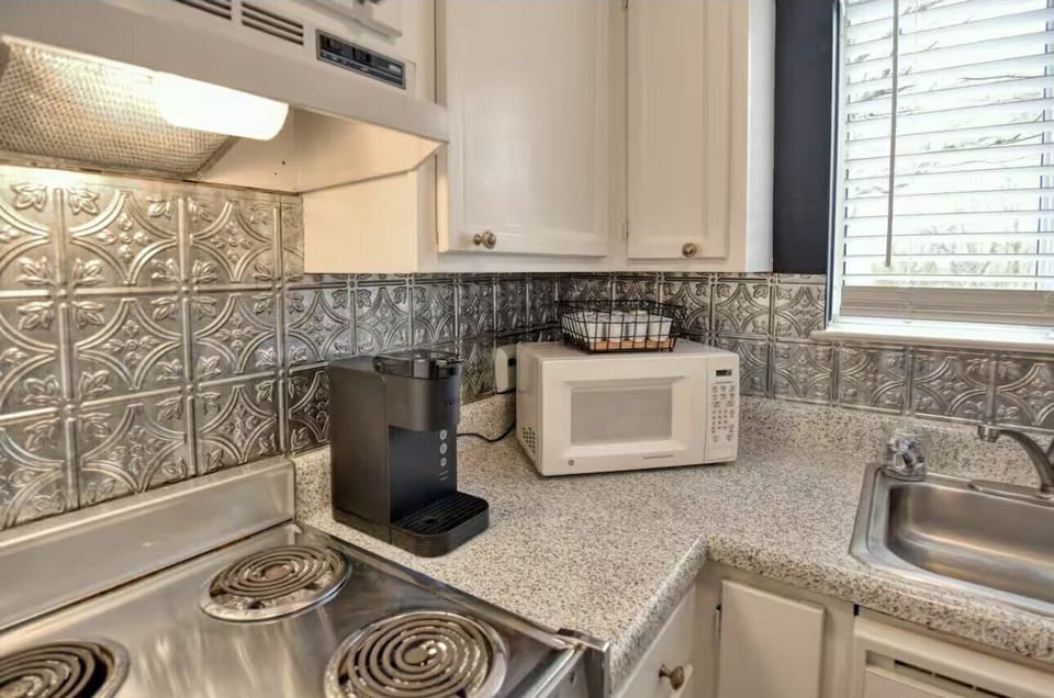 Appliance, Microwave, Oven, Indoors, Kitchen