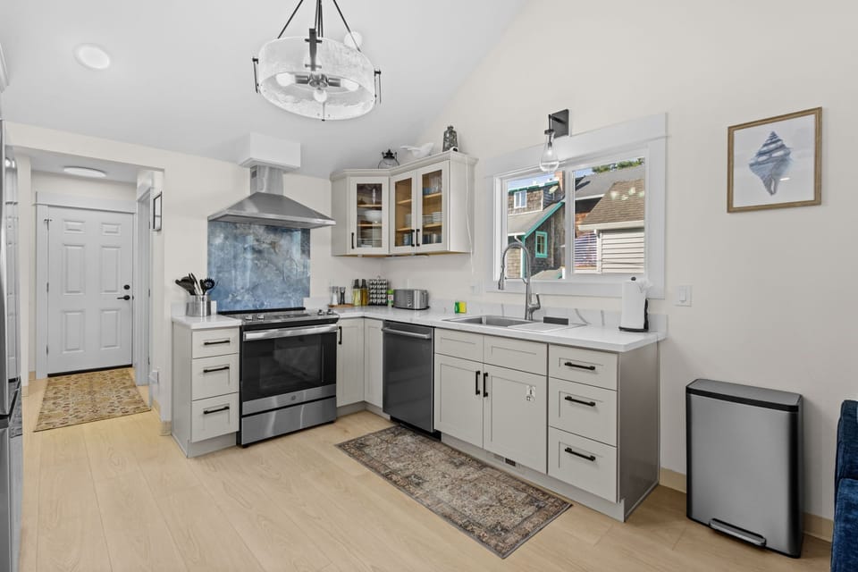 14-web-or-mls-127 4th Ave -16