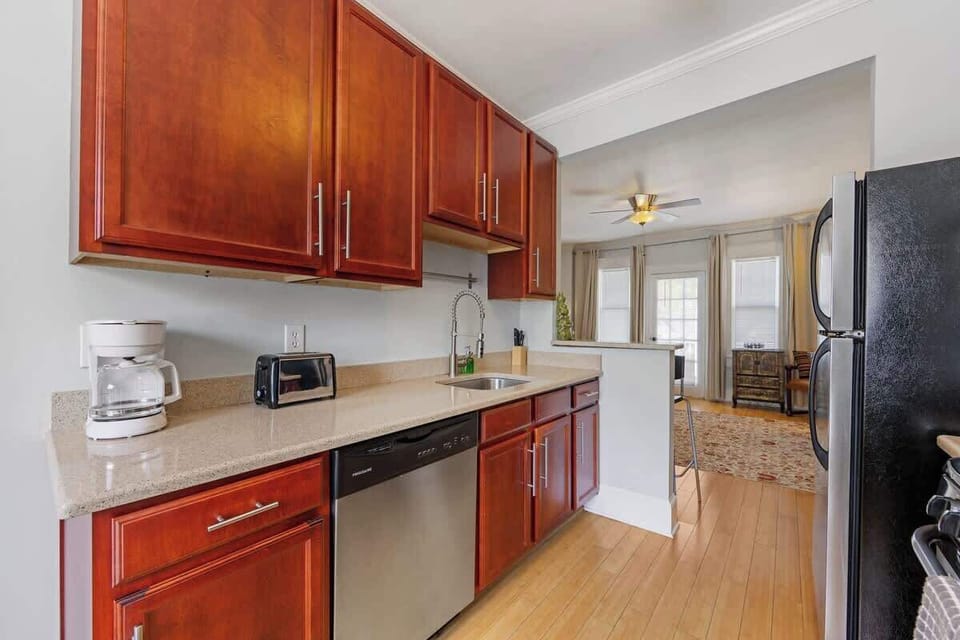 Clean, functional kitchen ideal for both short visits and long-term stays.