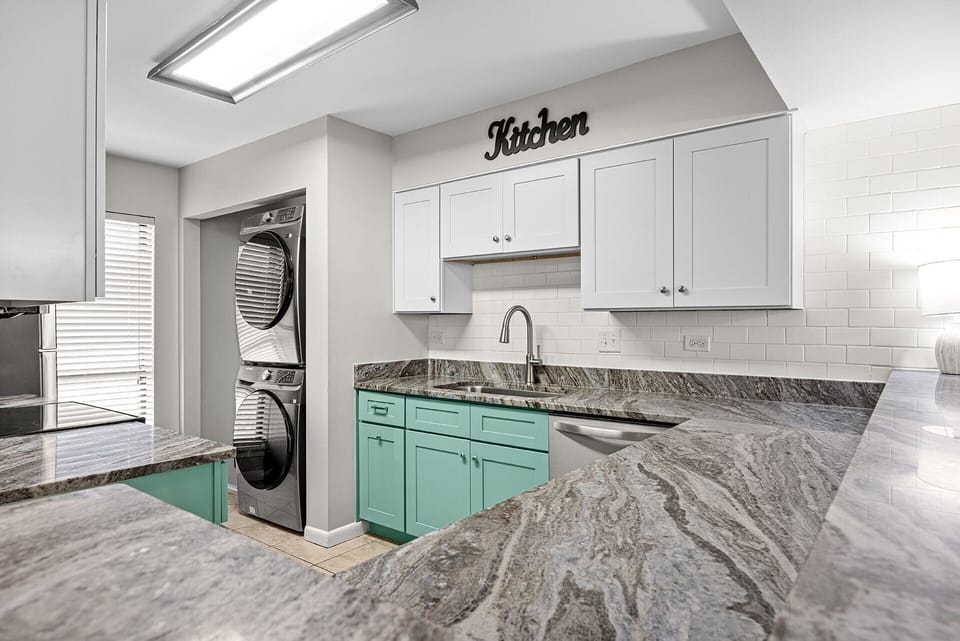 Mainsail 268 Kitchen Alt 2
