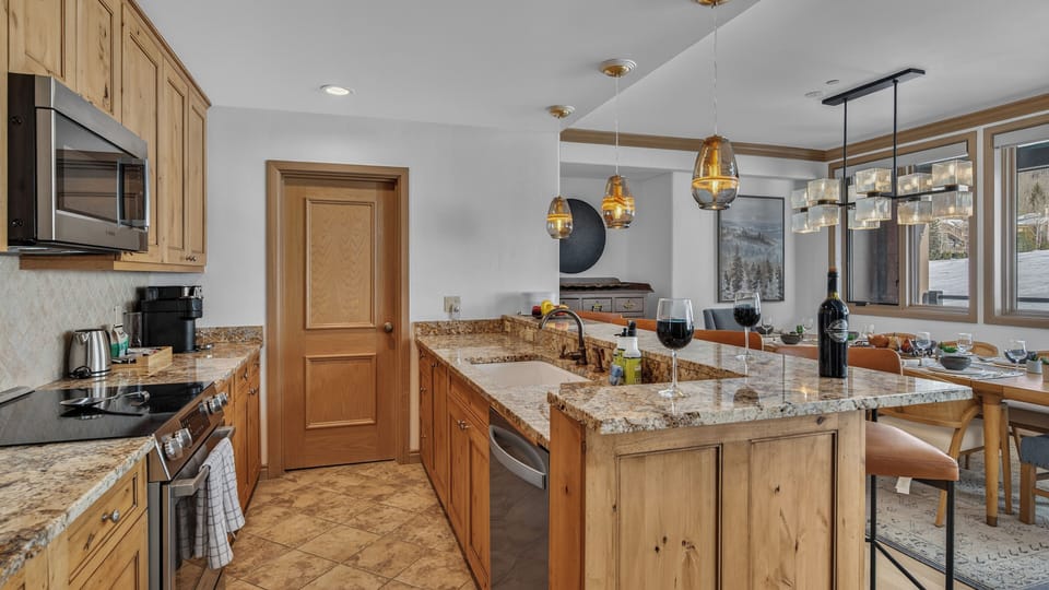 Kitchen, Main Level