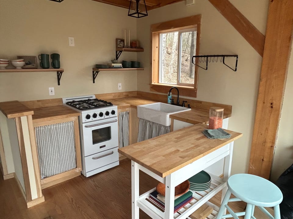 Kitchen - grey cabin