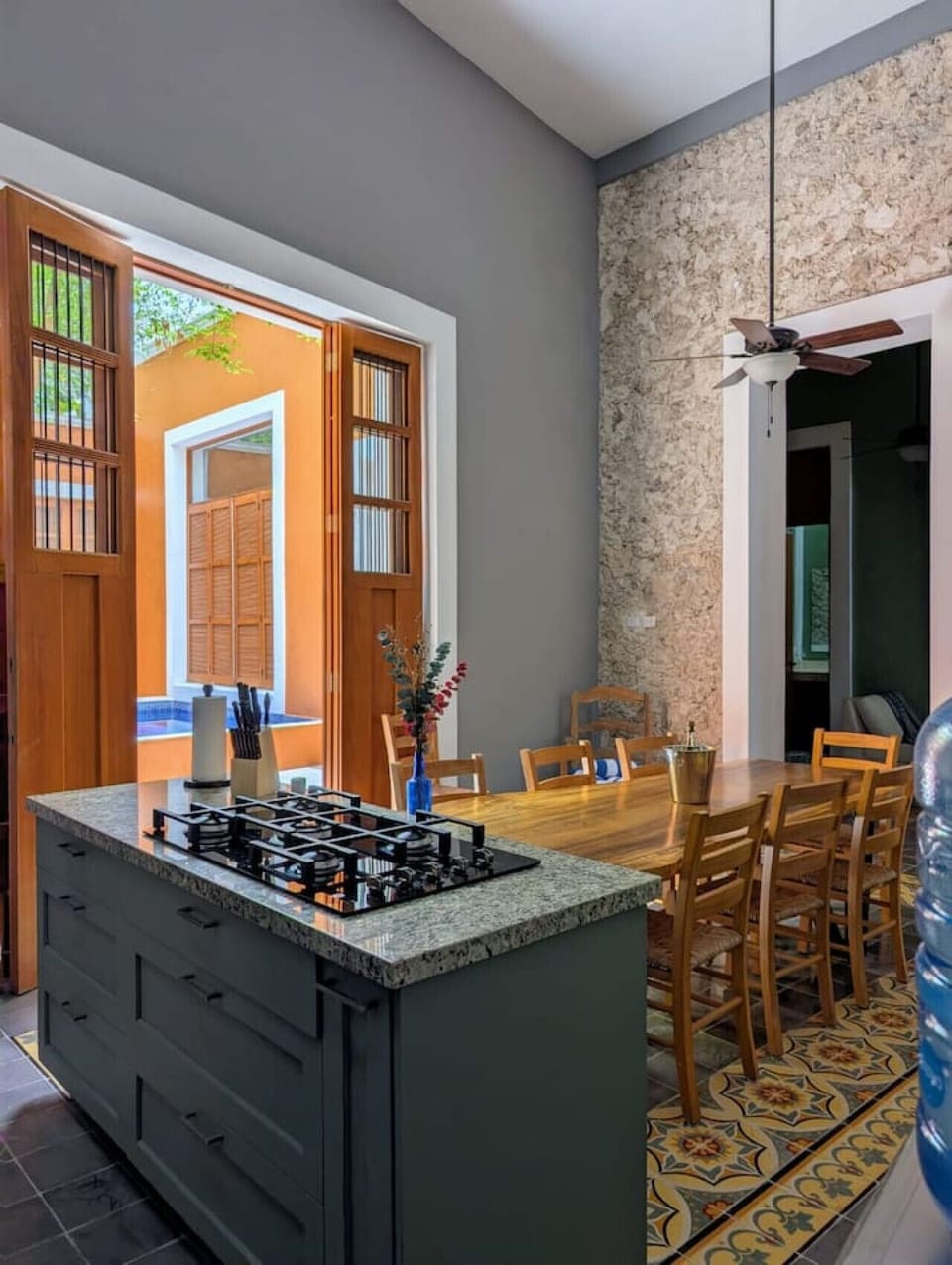 Kitchen & dinning