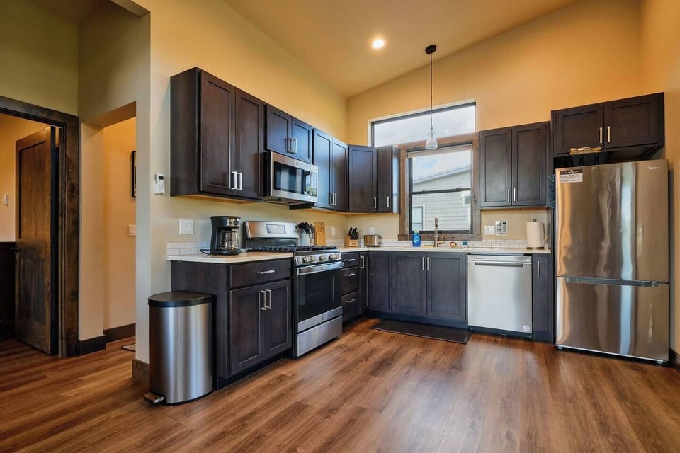 1-bedroom cabin kitchen