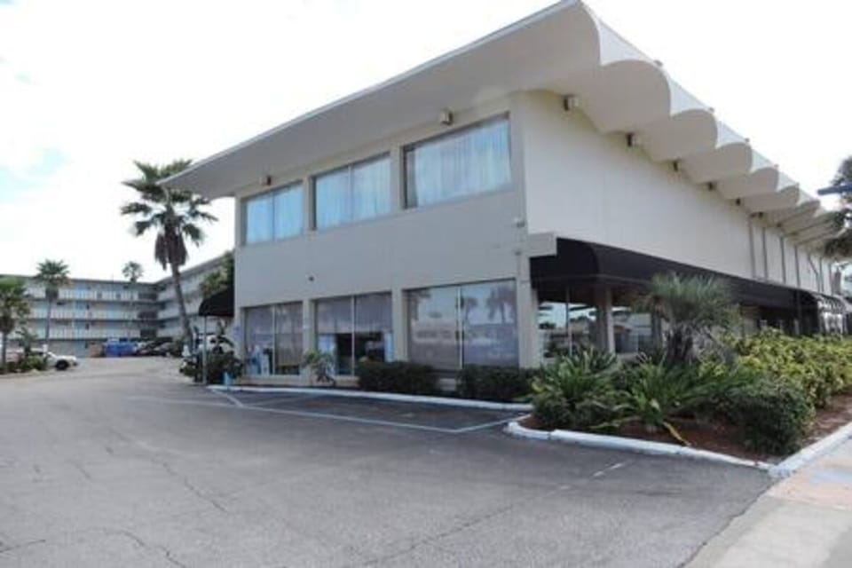 A modern and well-located building just steps from the ocean.