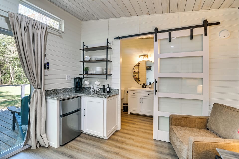 Kitchenette | Keurig Coffee Maker